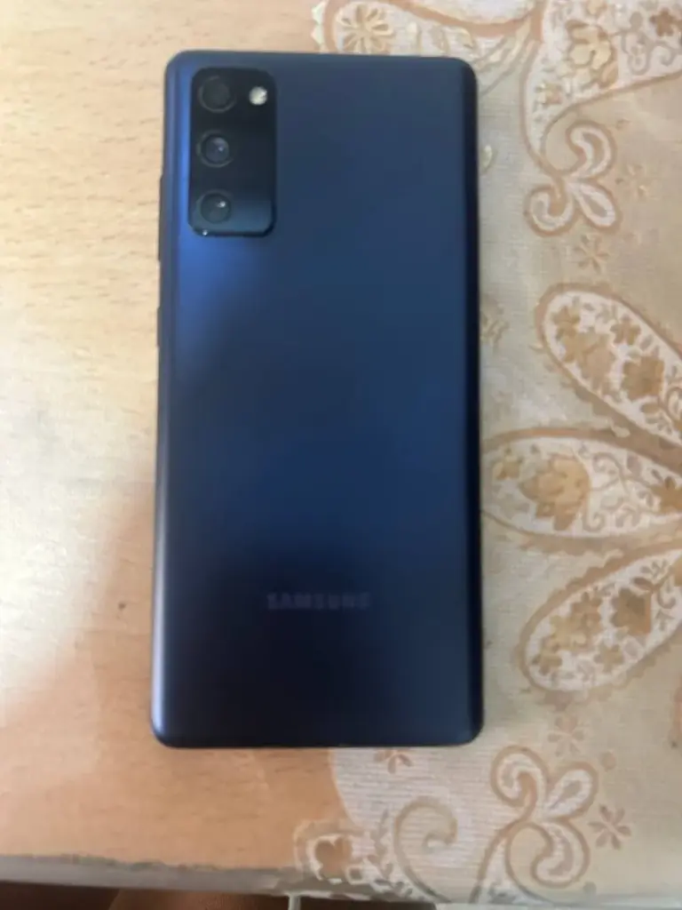 Продам samsung galaxy s20 fe в отличном состоянии. Работает всё. За деталями в лс. Цена 48000 драм