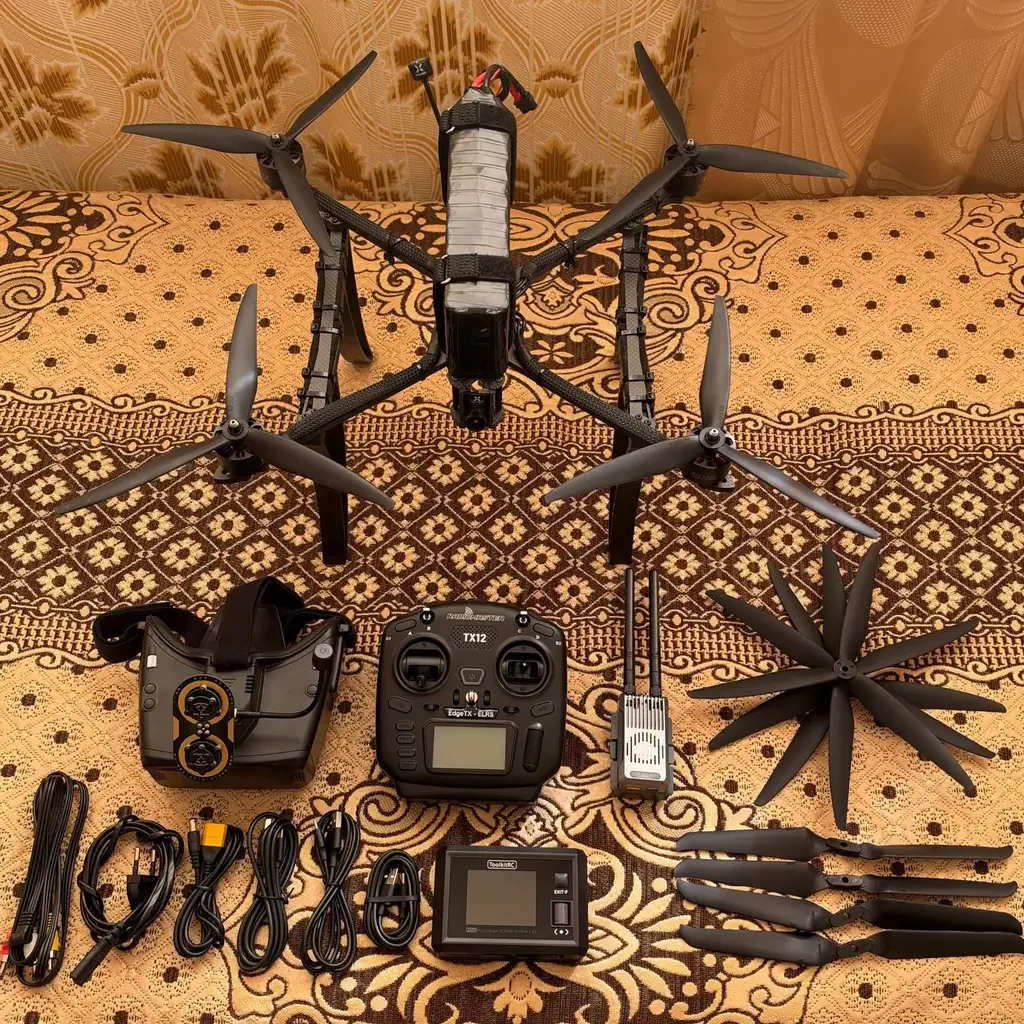 Продаю FPV-дрон дальнего действия 10 дюймов с полным комплектом для полётов.