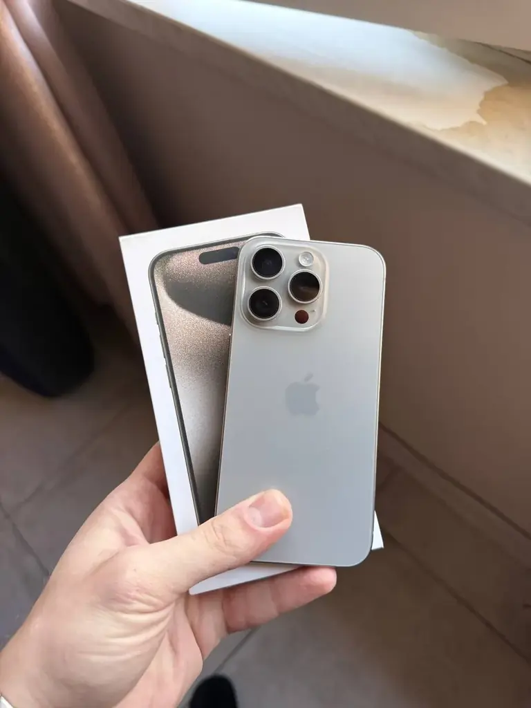 Продаю Айфон 15 Pro на 512г
