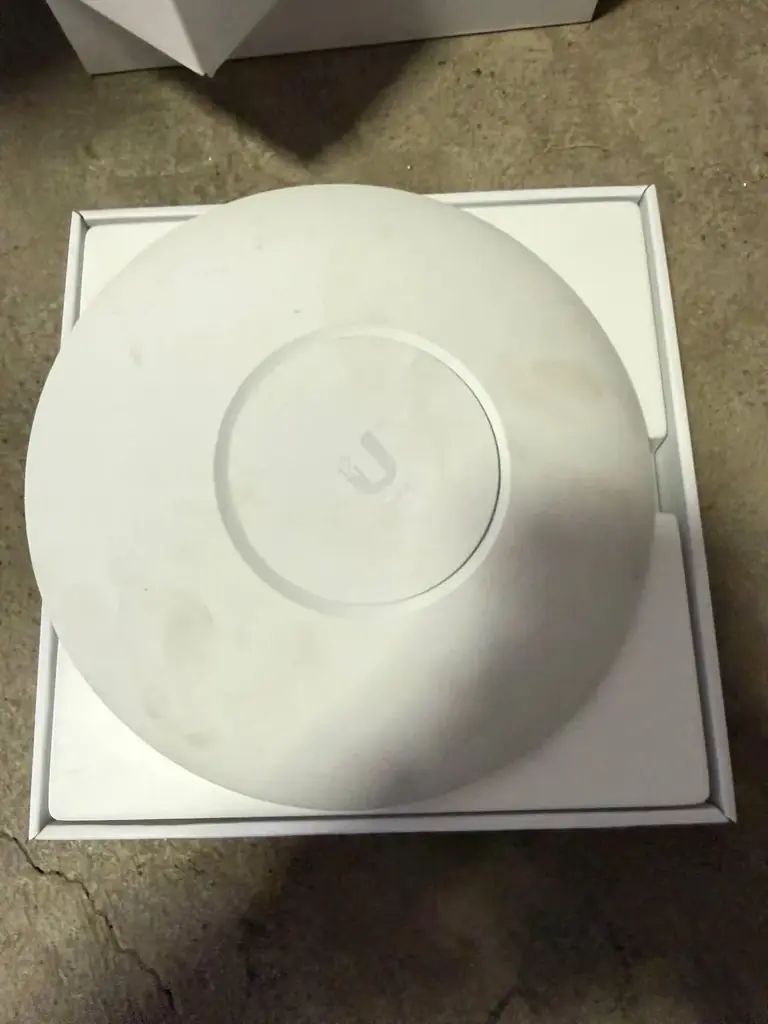 Точка доступа Ubiquiti UniFi 6 Long-Range (U6-LR)
