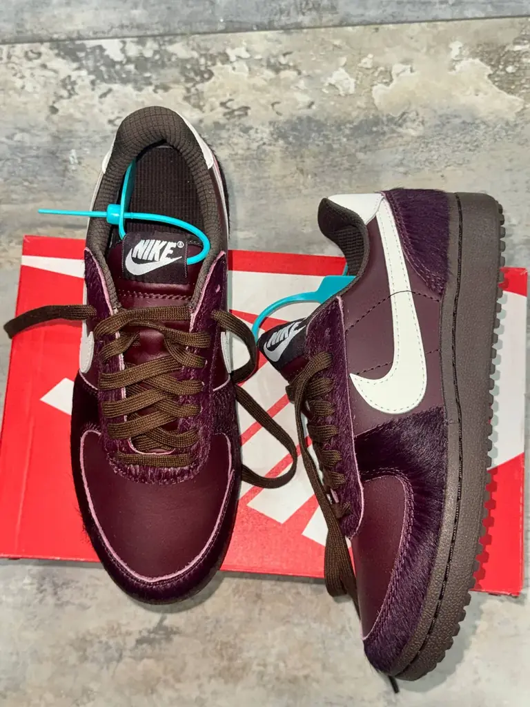 Продаю кроссовки Nike