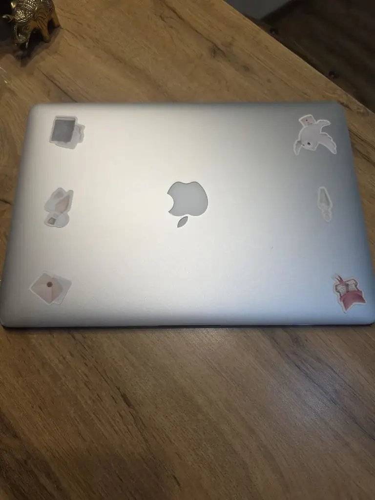 Продается MacBook Air 13" (2017) в хорошем рабочем состоянии, который отлично подойдет для учебы, р…