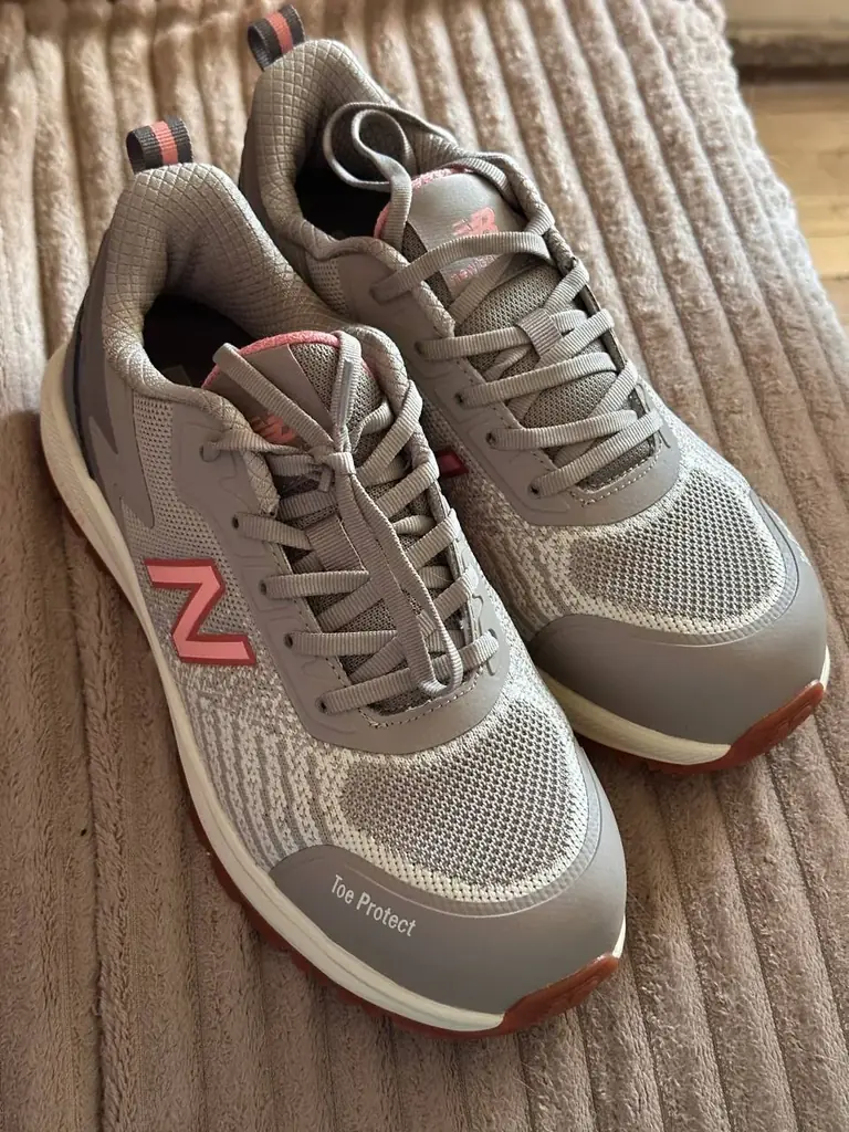 #28 Кроссовки new balance укрепленный мыс, толстая крепкая подошва.