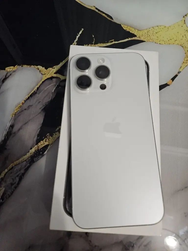 Продаю iPhone 15 Pro Max. 256