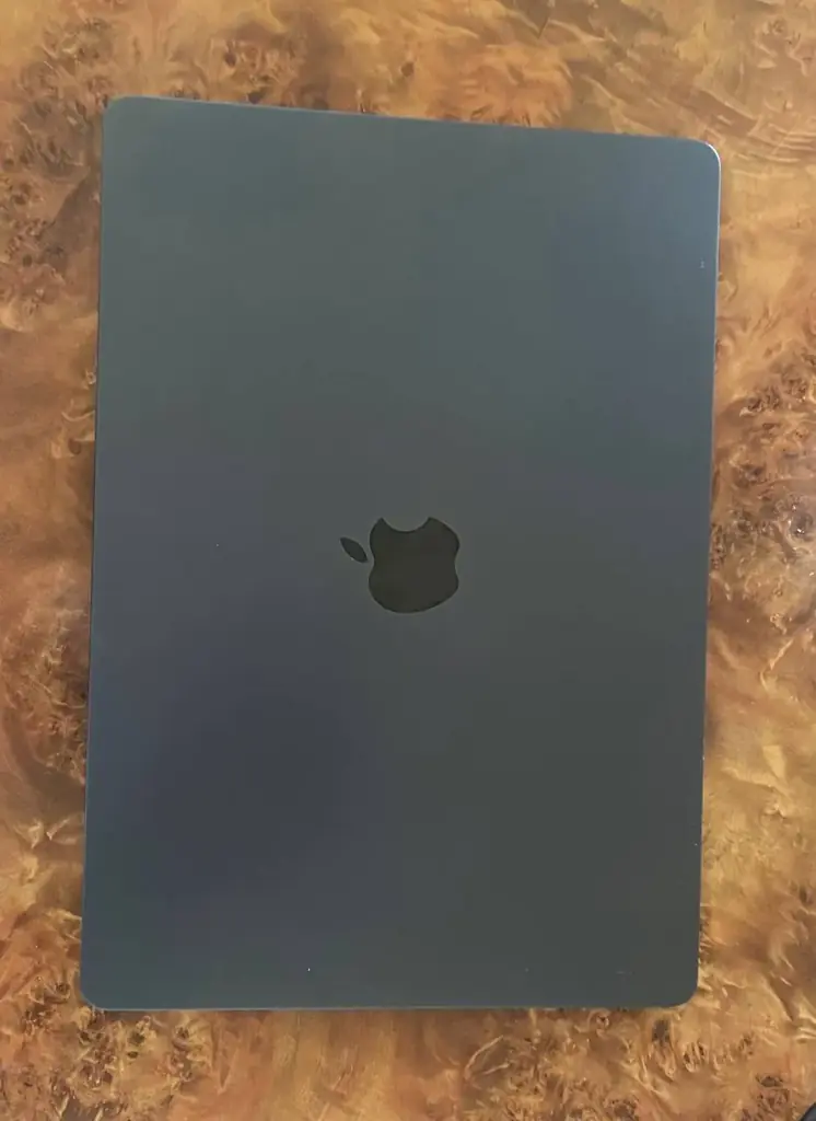 Продаю Macbook Air. Процессор M4, экран 15 дюймов, 24ГБ ОЗУ, 512ГБ SSD.  Модель MC6L4RU/A. Клавиату…