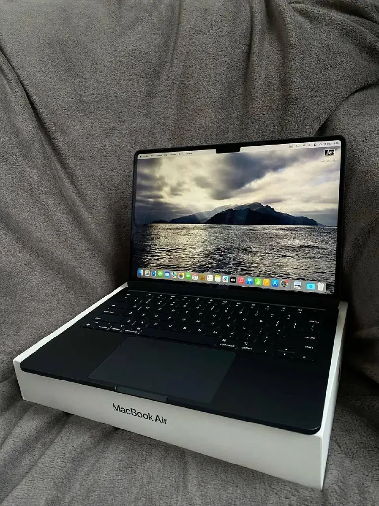 🍎 MacBook Air 15” M4 — 2025
