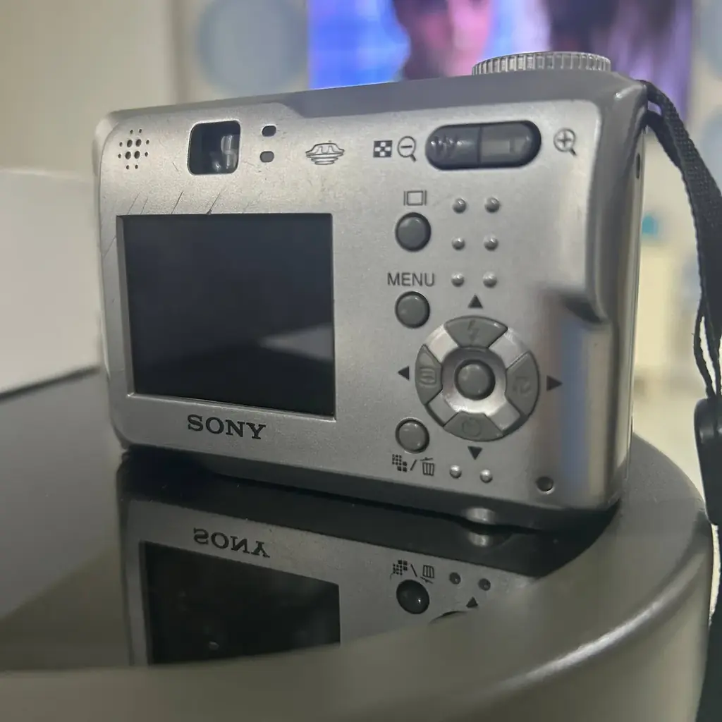📷 Sony Cyber-shot DSC-S80 — 150 ₾ (торг)
