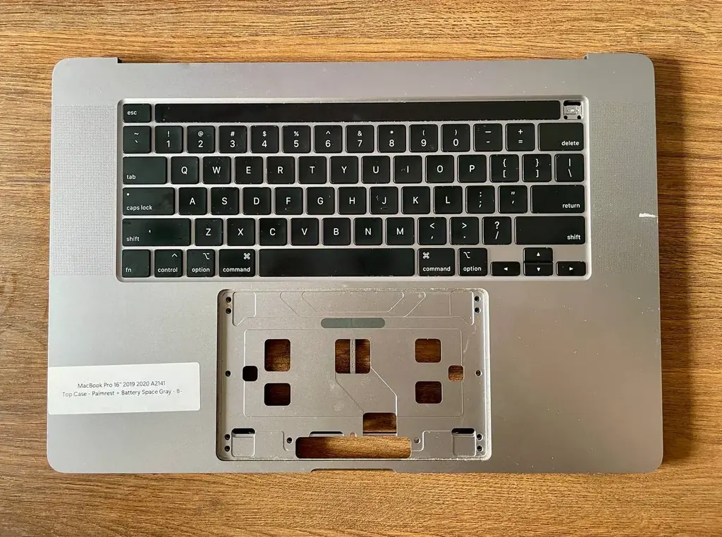 💻 Продам оригинальный Top Case от MacBook Pro 16″ 2019 A2141. Внешне состояние хорошее, корпус ров…