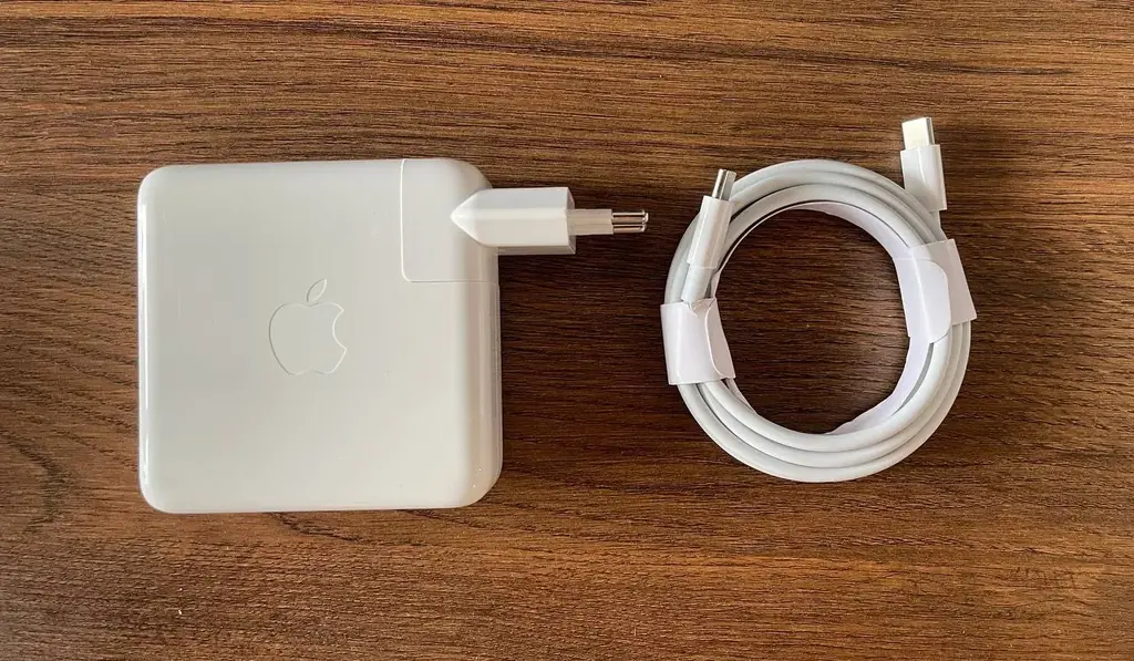 🔌 Оригинальный зарядный блок Apple мощностью 87W + кабель USB-C ↔ USB-C длиной 2 метра. Tipe c