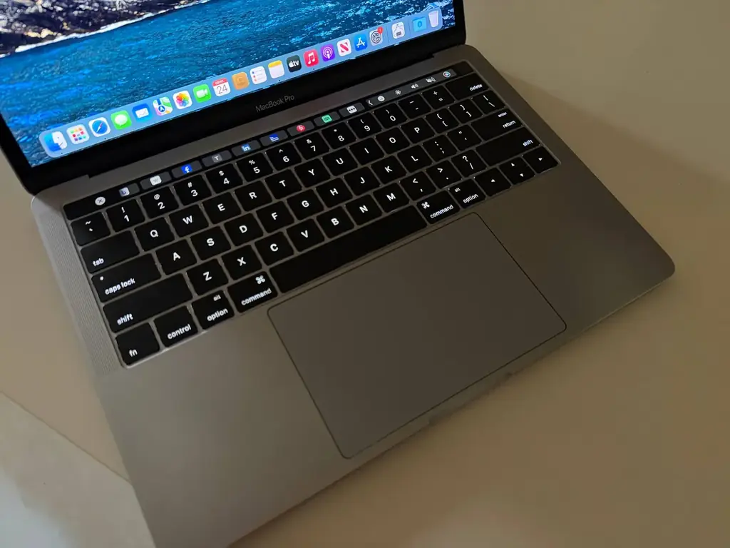 Продам MacBook Pro 13 A1706