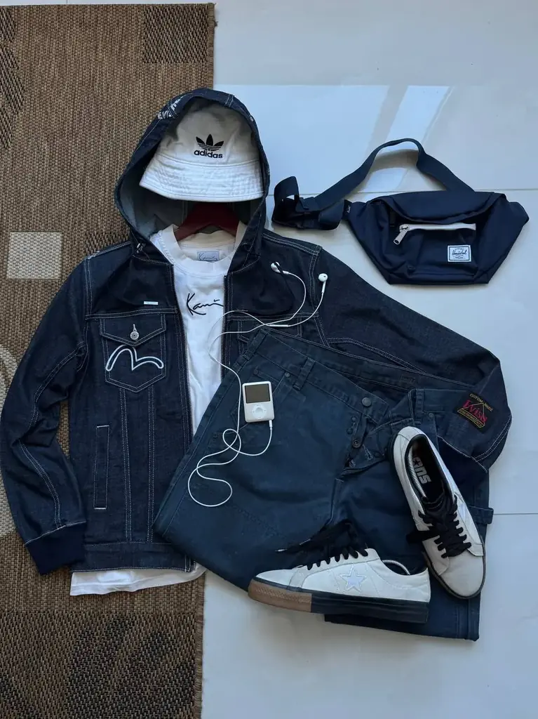 - Джинсовая куртка Evisu (S) - 160 лари