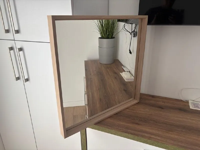 Зеркало IKEA NISSEDAL (65x65) без дефектов. 180 лари.