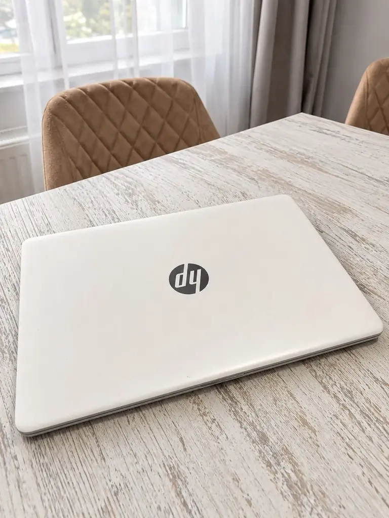 HP 15s-fa2046nt — Intel Core i3 / 8GB / 256GB