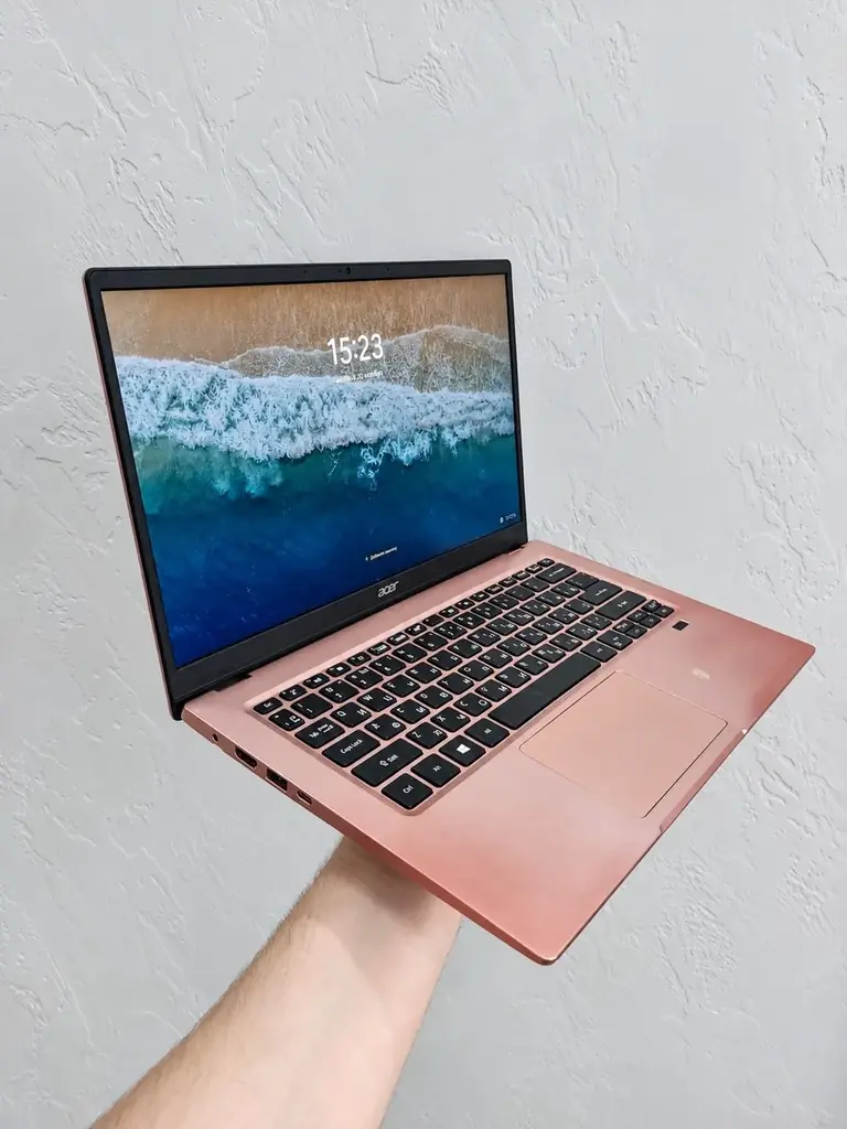 Acer Swift — Intel Celeron / 4GB / 256GB