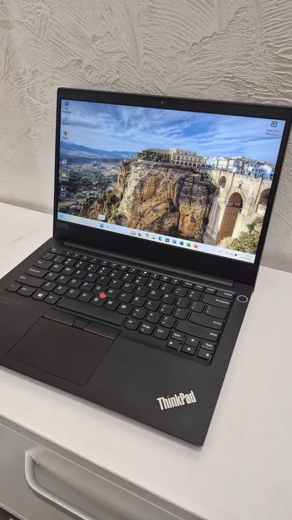 💻 Продам ноутбук Lenovo ThinkPad E14