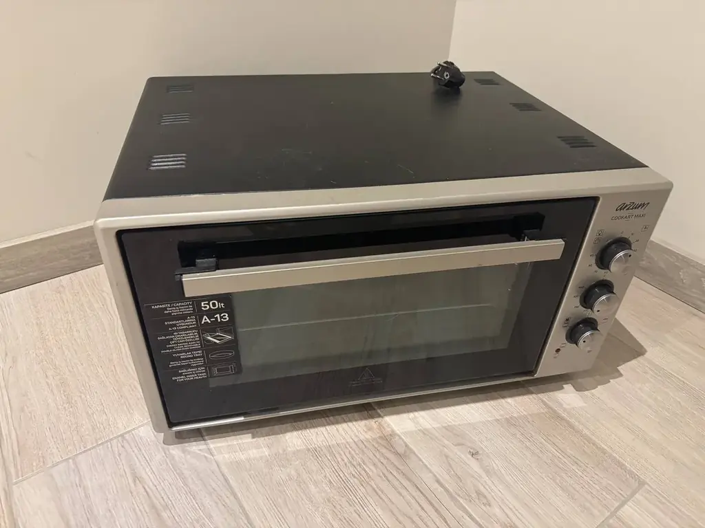 Продам электрическую духовку Arzum AR2002, 1.6кВт, 50л, ТЭНы вверх + низ, двойное стекло, противень…