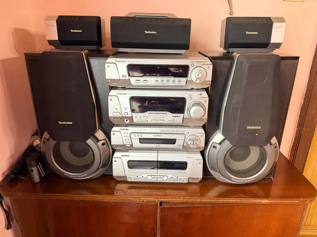 Продаётся музыкальный центр Technics с акустической системой 5.1 и сабвуфером!