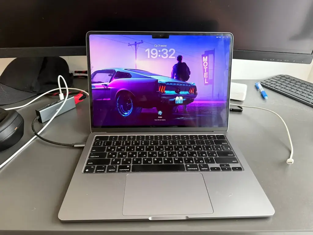 Продам MacBook м2 8/256