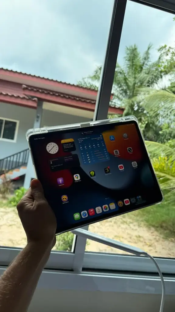 Продаю Apple iPad Air M3 (13 дюймов). Купил 4 месяца назад, состояние нового. Классный большой экра…