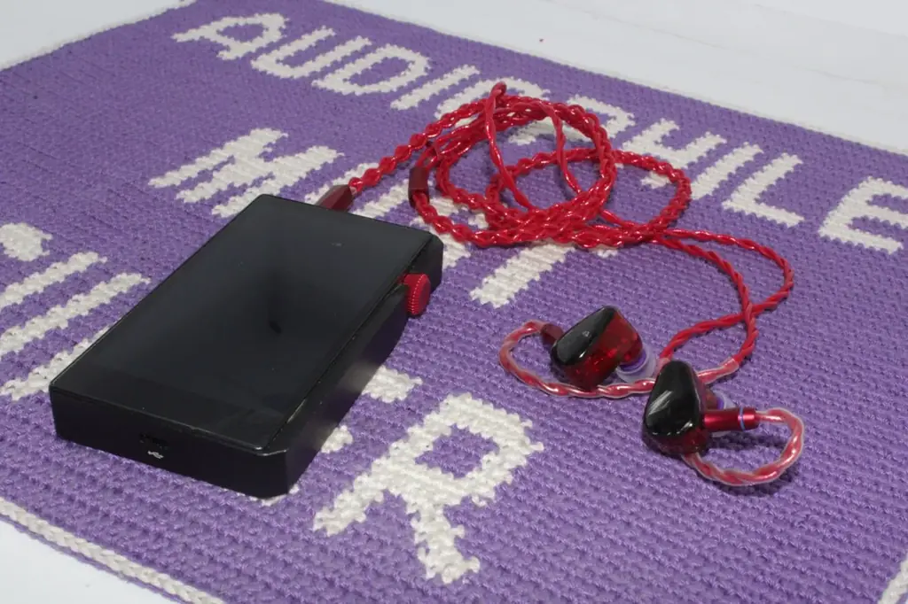 Продам наушники IEM