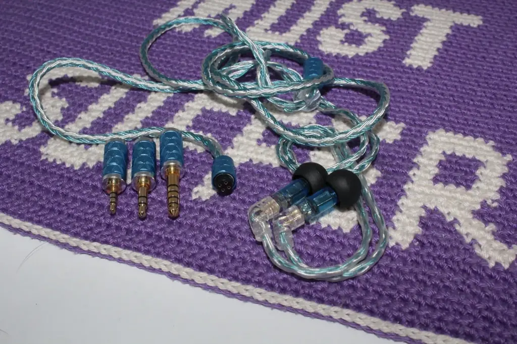 Продам наушники IEM - внутриканальные: