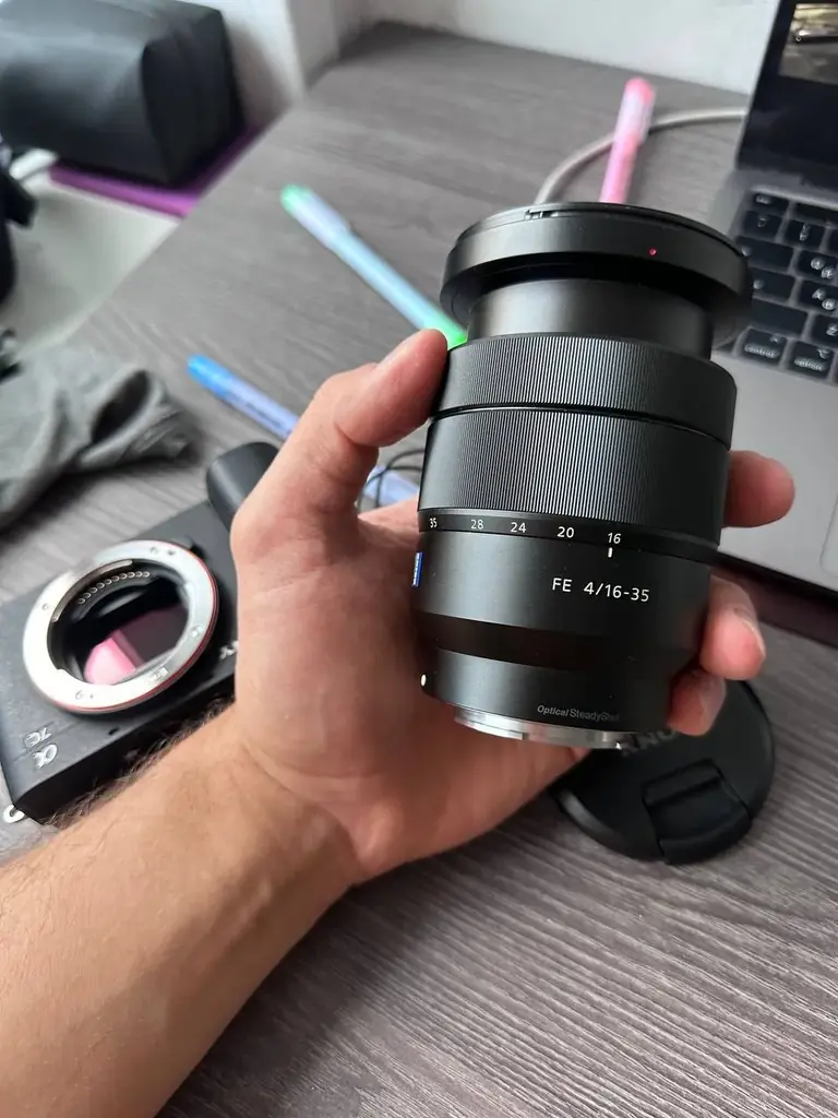 Продаю полнокадровый объектив Sony FE 16-35mm f4 zeiss