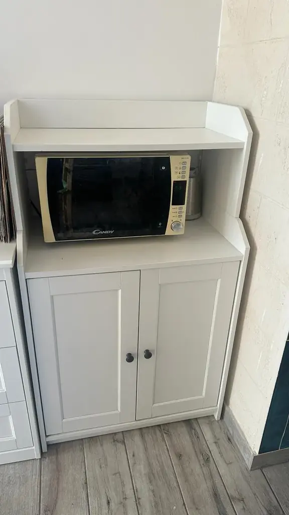 Продаю кухонный комод IKEA HAUGA в хорошем состоянии. 5000 дин. Баново Брдо. Микроволновка не прод…