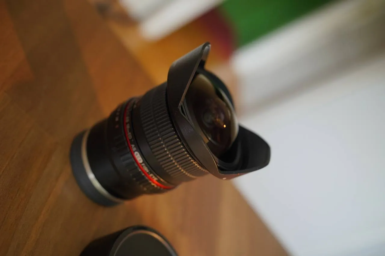 - Объектив samyang 12mm f2.8. Sony e. Классный мануальный фишай для полного кадра. Состояние отличн…