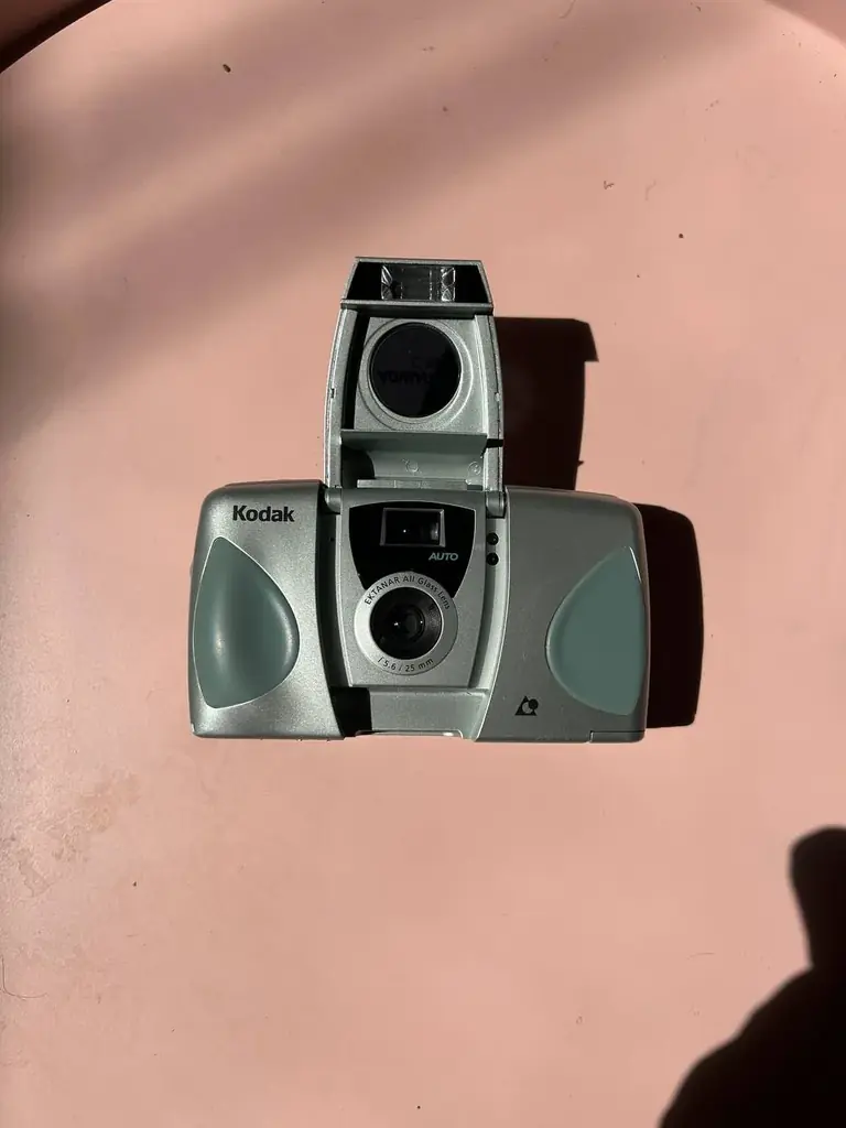 Продам компактная плёночная камера Kodak Advantix C350 (формат APS) с объективом Ektanar и откидной…