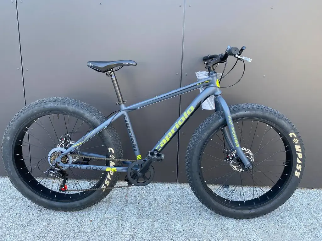 Продаю абсолютно новый велосипед фэтбайк Capriolo Fat Boy 26" (серо-жёлтый)