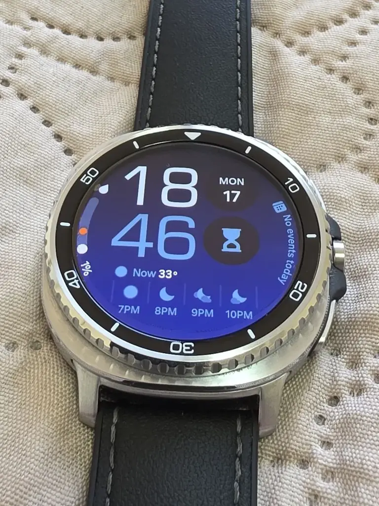 Продам Galaxy Watch 8 Classic. Куплены в прошлом году, носил редко. Состояние батареи отличное, дер…