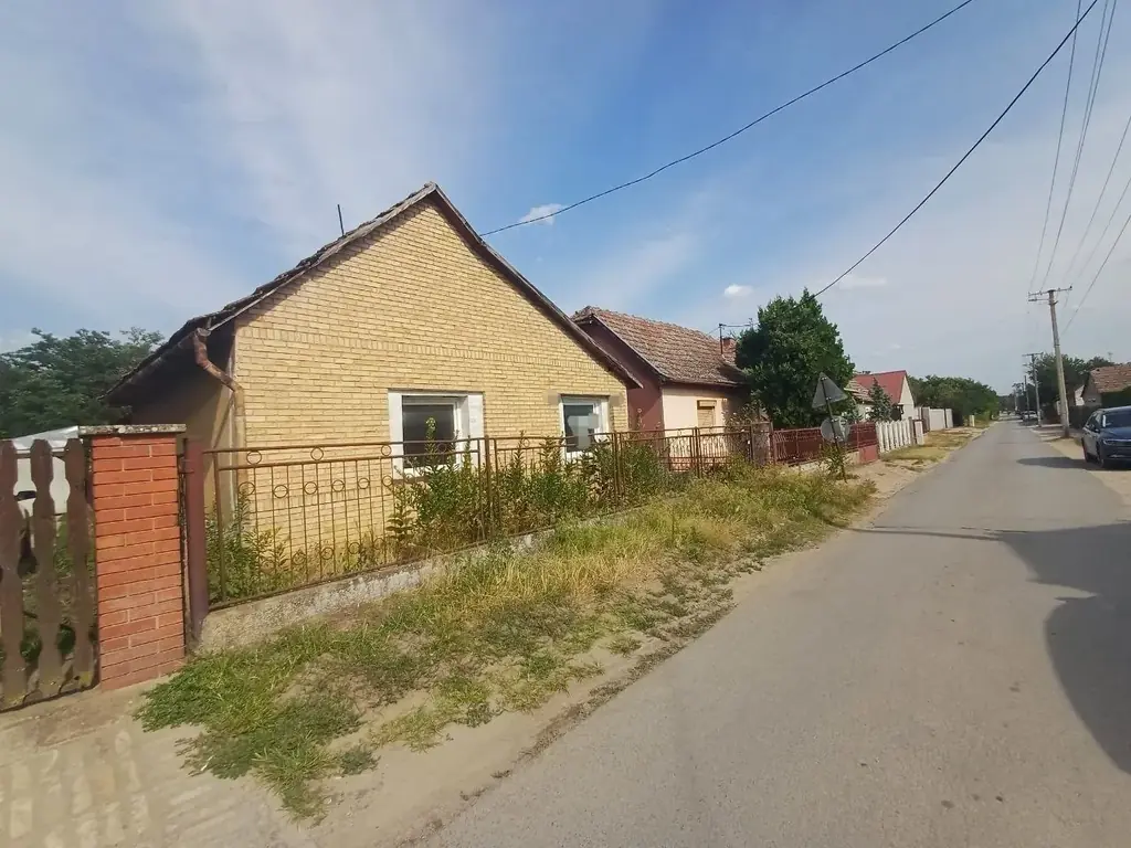 Продаётся дом в городе Суботица, в хорошем и спокойном районе Дудова Шума.