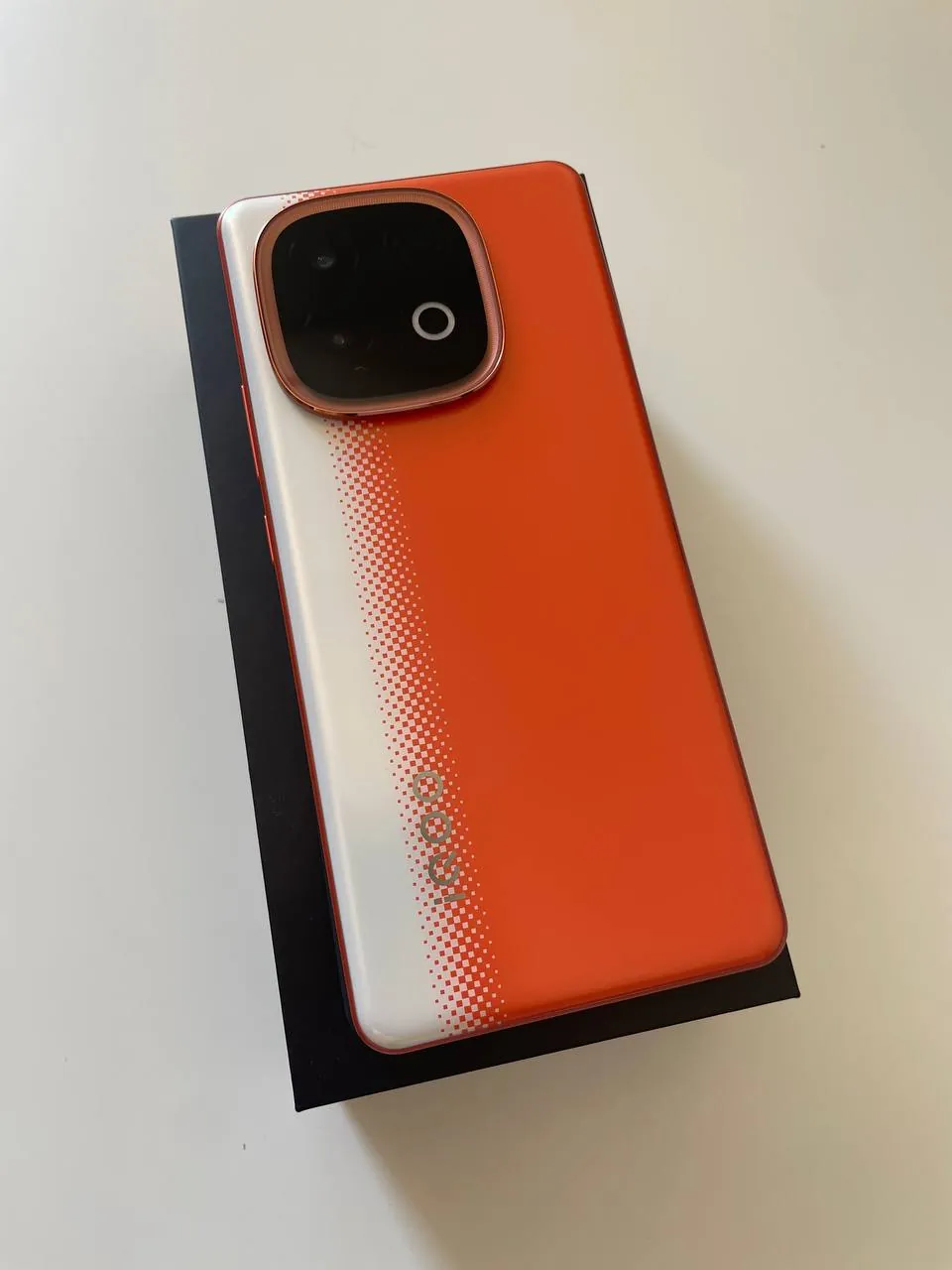 Продаю смартфон IQOO Neo 10 16 + 512gb