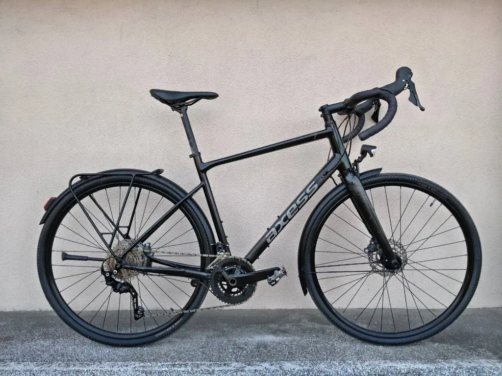 Продается велосипед Axess Creed Sport Gravel Touring на алюминиевой раме с карбоновой вилкой и тури…