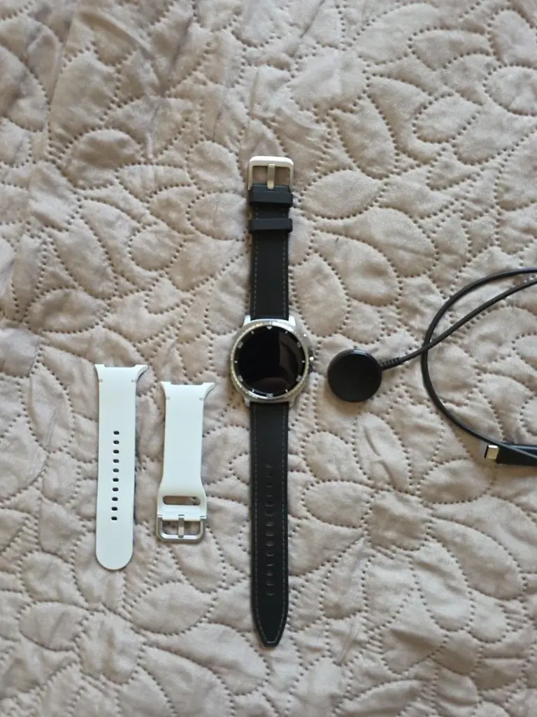 ​Продам Galaxy Watch 8 Classic. Куплены в прошлом году, носил редко. Батарею держат отлично — хвата…