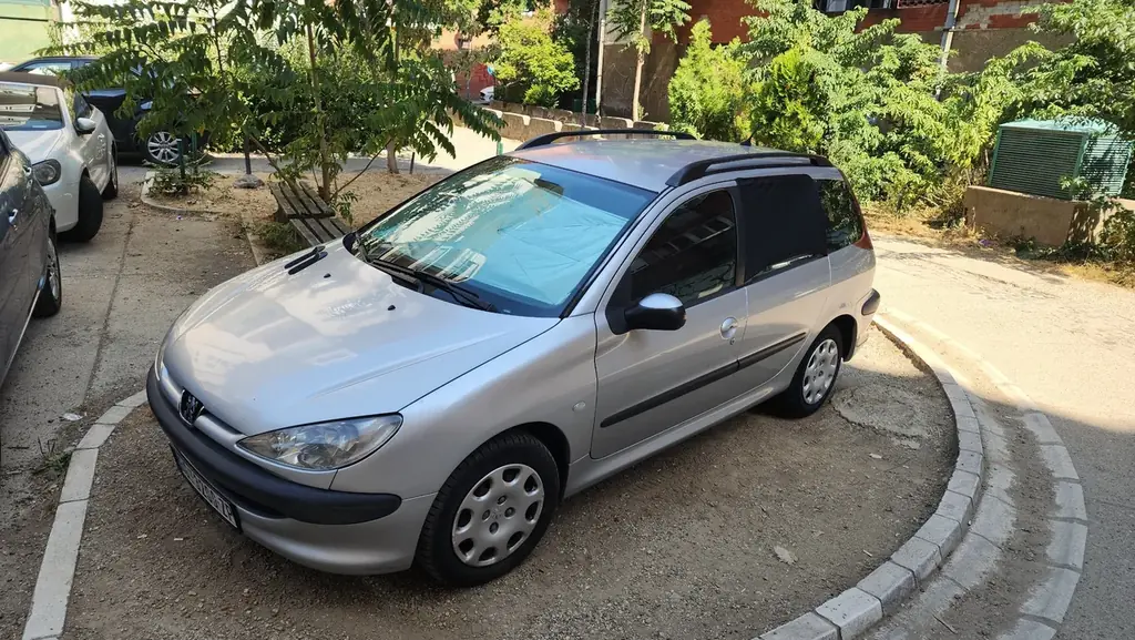 Peugeot 206 SW - универсал