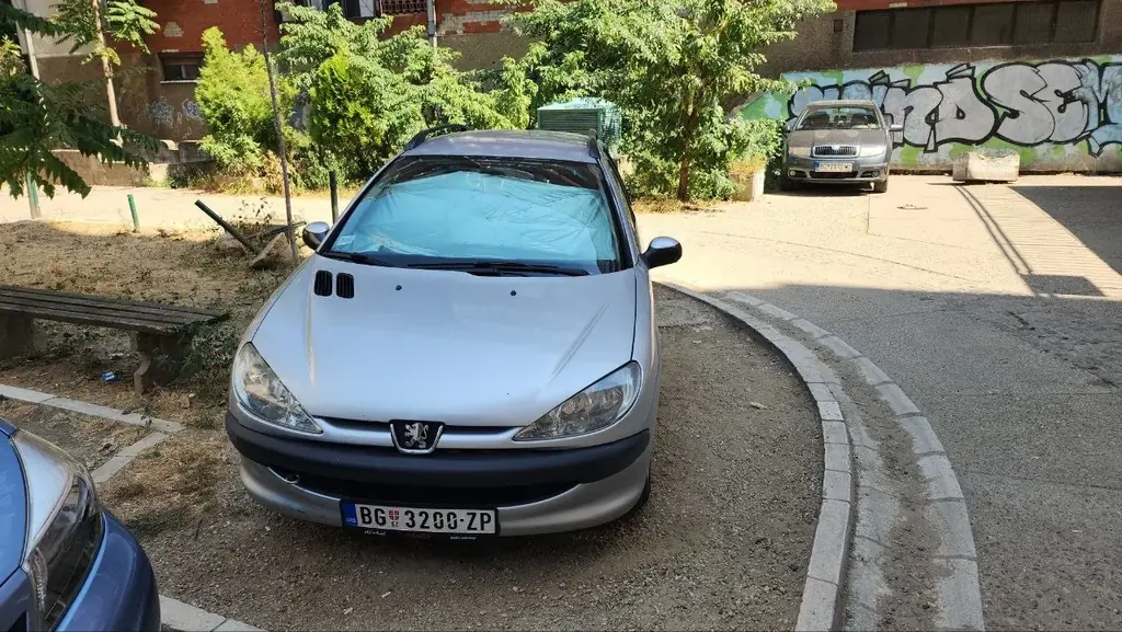 Peugeot 206 SW - универсал