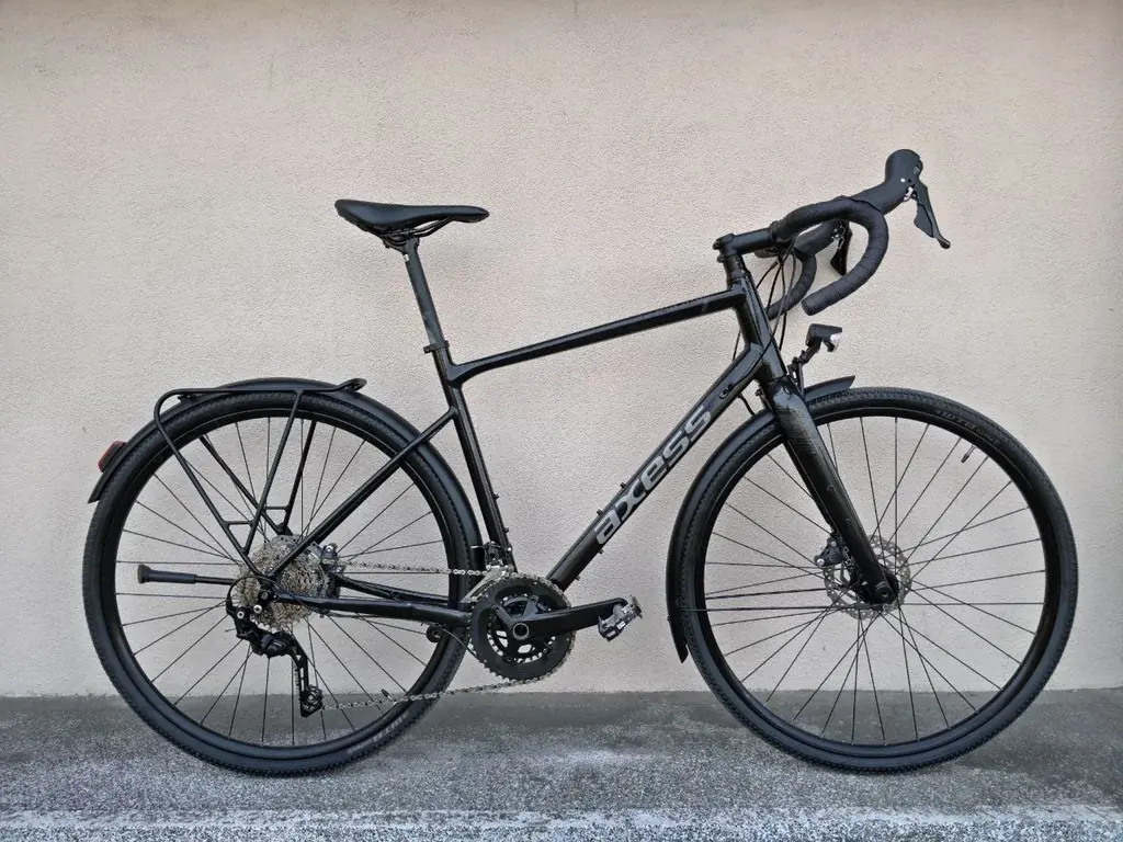 Продается велосипед Axess Creed Sport Gravel Touring на алюминиевой раме с карбоновой вилкой и тури…