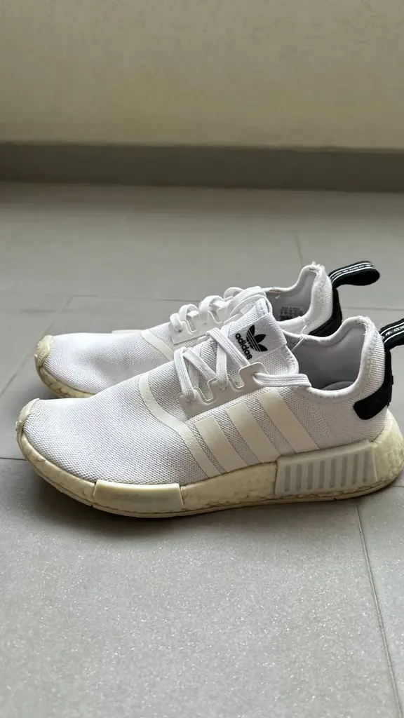 Продаю кроссовки adidas. Мужские/унисекс. Размер UK 7 1/2 (российский 41 1/2). Со следами носки и п…