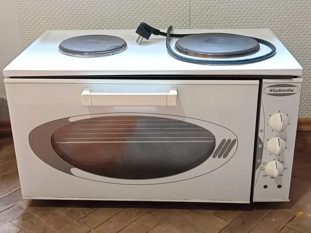 Продам югославскую эл. печь с духовкой Sloboda - 1000 din