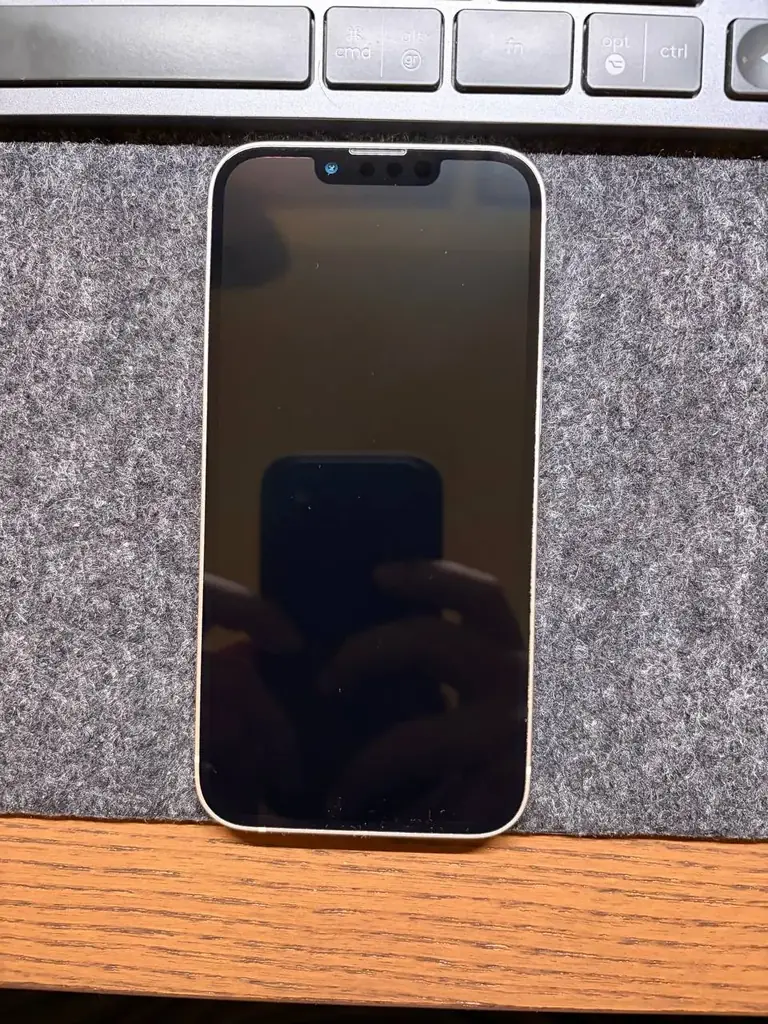 Продам iPhone 13 128GB / Белый. SIM-Free / iCloud Free.