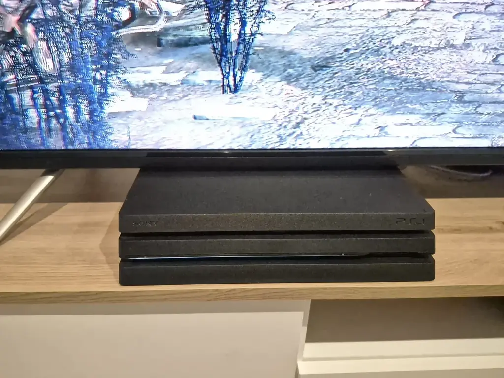 Продам Playstation 4 pro 1 TB