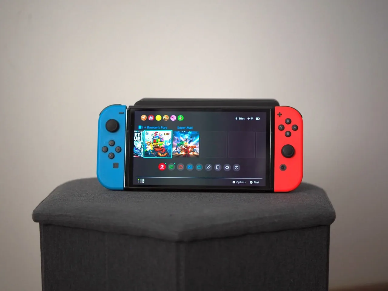 Nintendo Switch OLED в отличном состоянии, использовалась в основном на докстанции с телевизором.