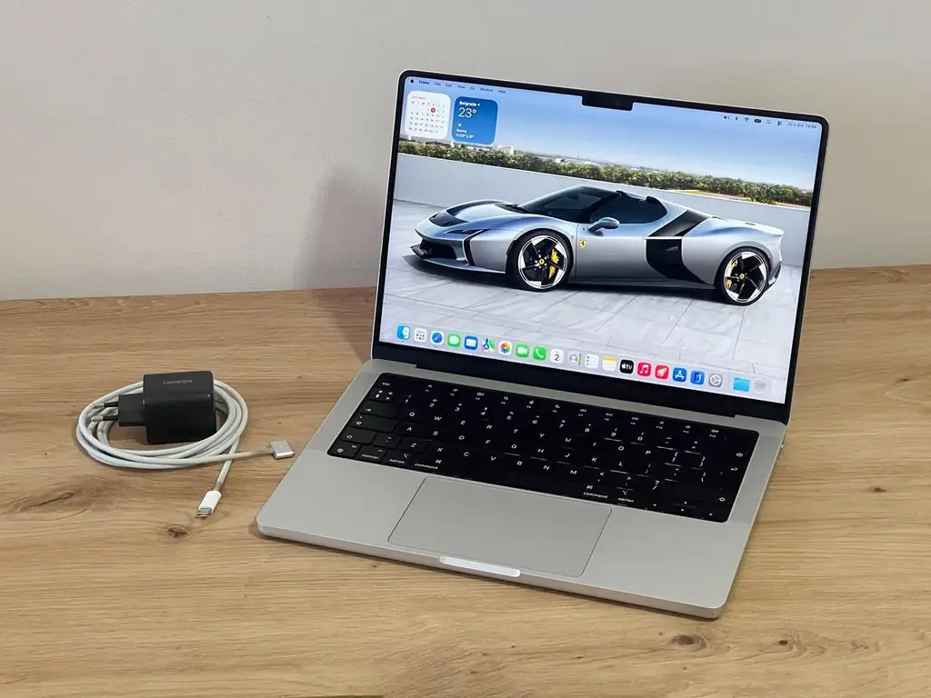 1️⃣ Apple MacBook Pro 14" (2021) Silver
