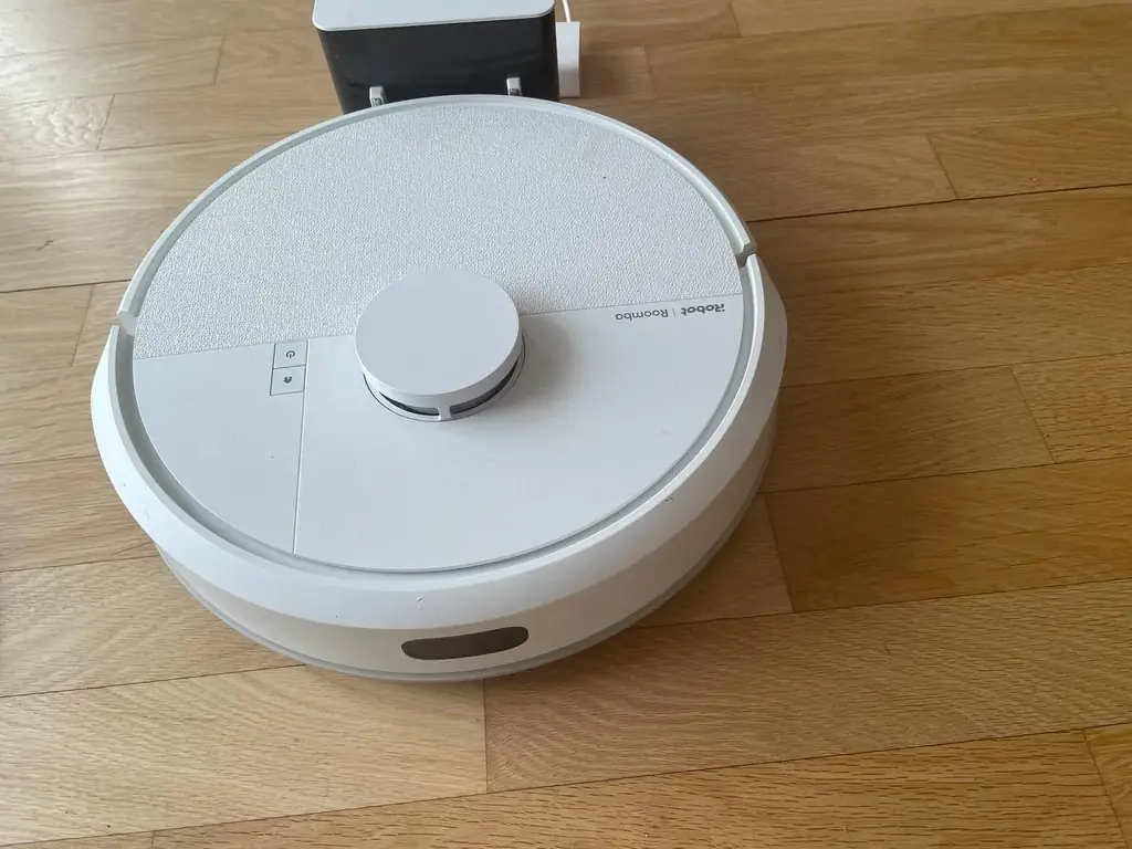 Продам моющий робот-пылесос iRobot Roomba Combo 105 с точной LiDAR-навигацией. Отлично строит карту…