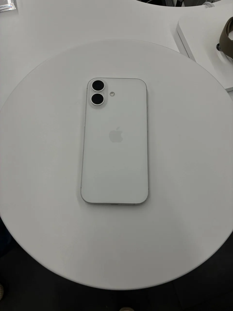 Продам iPhone 17 (100%)