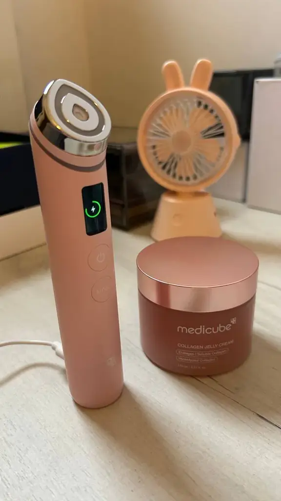 Продам бьюти-гаджет Medicube AGE-R Booster Pro (Pink) ✨
