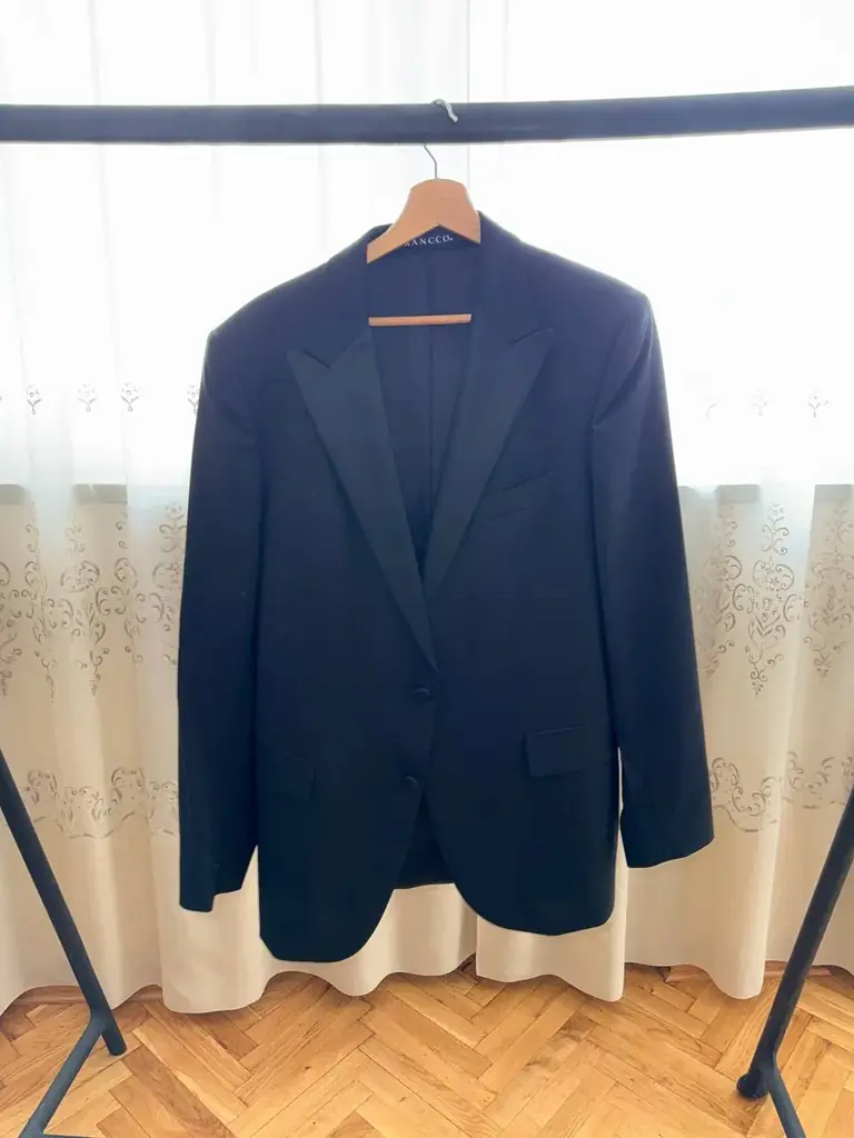 Продаю мужские итальянские костюмы (штаны + пиджак) брендовые (boggi, rancco, Paul smith) в хорошем…