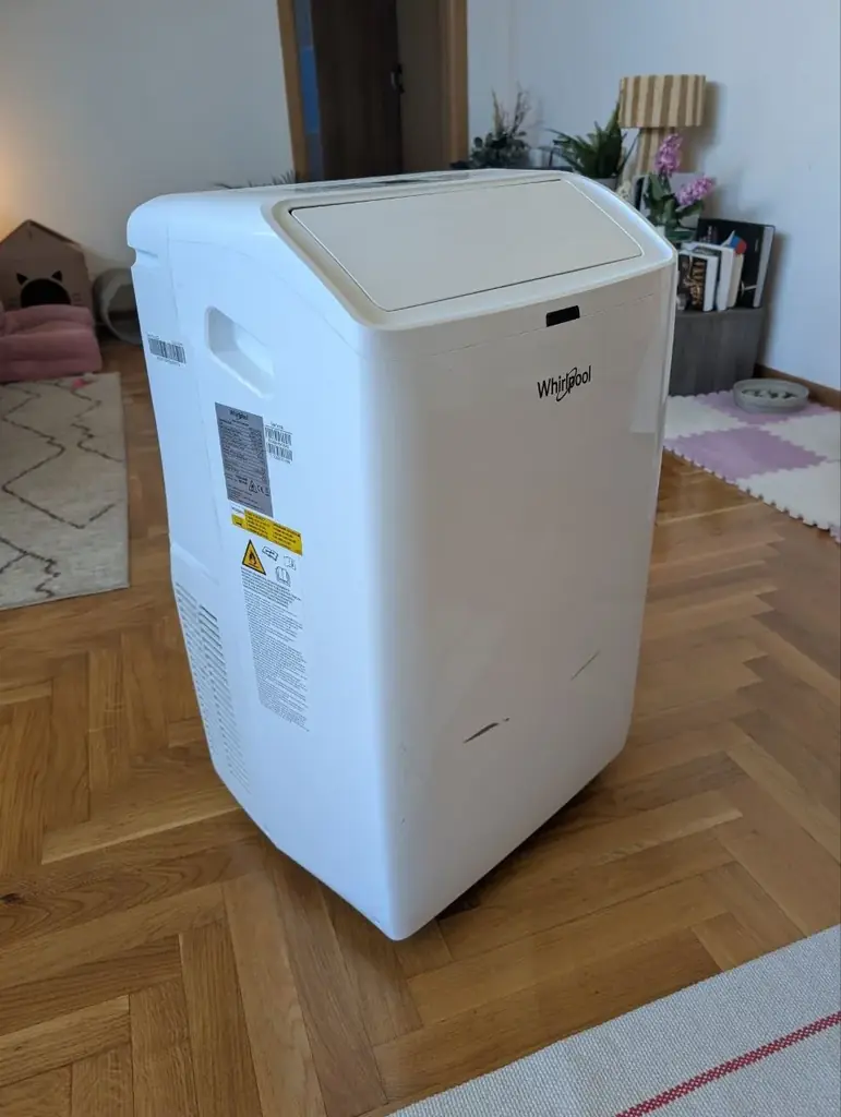 Продам мощный передвижной кондиционер Whirlpool на 12000 BTU. Охлаждал летом и грел зимой 2 года в …