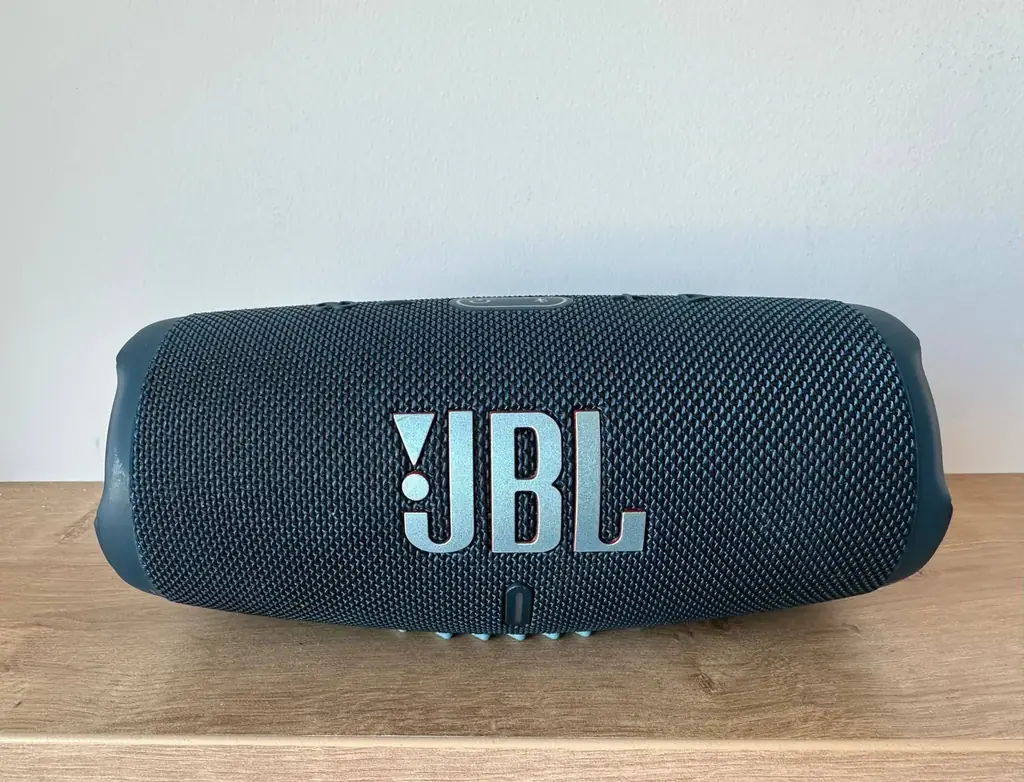 Продаю колонку JBL Charge 5.